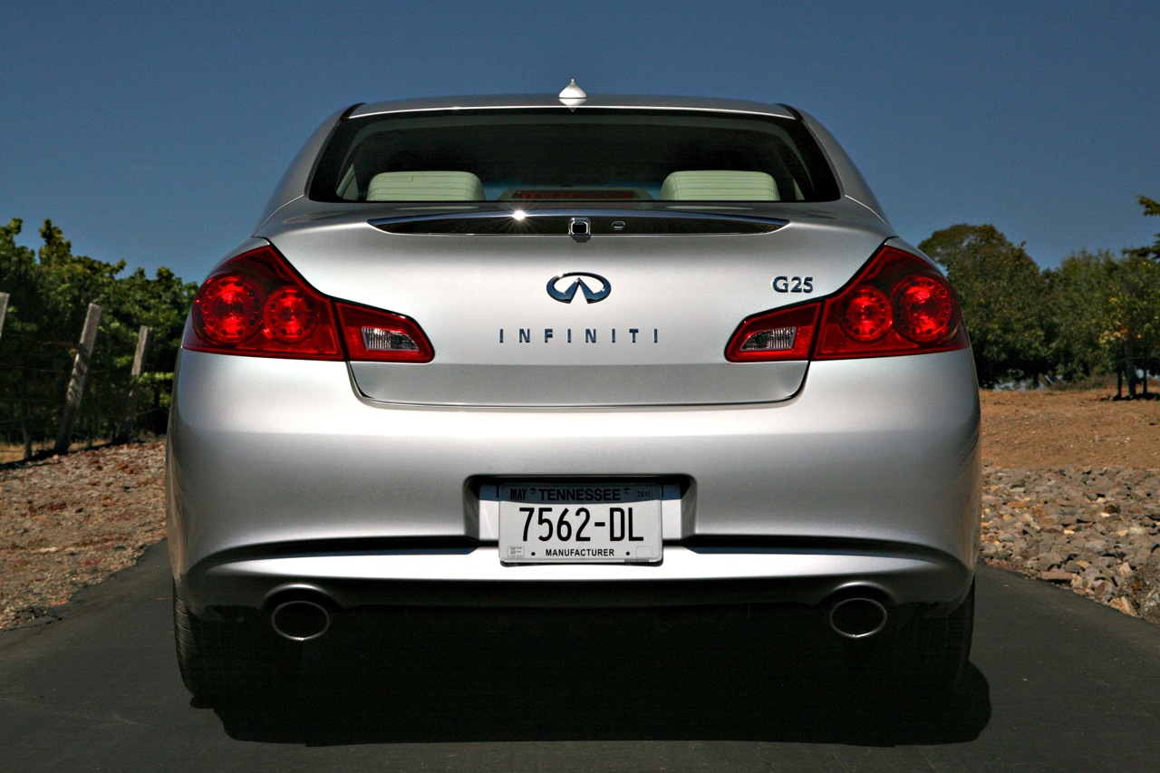 infiniti g25 
